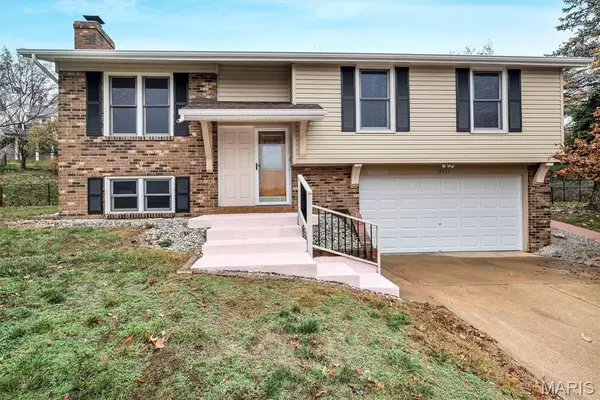 2711 Windford CT, Oakville, MO 63129