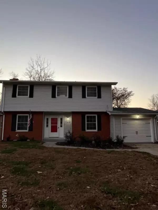 369 Hand DR, Godfrey, IL 62035