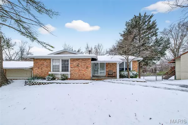 677 Turfwood DR, Ballwin, MO 63021