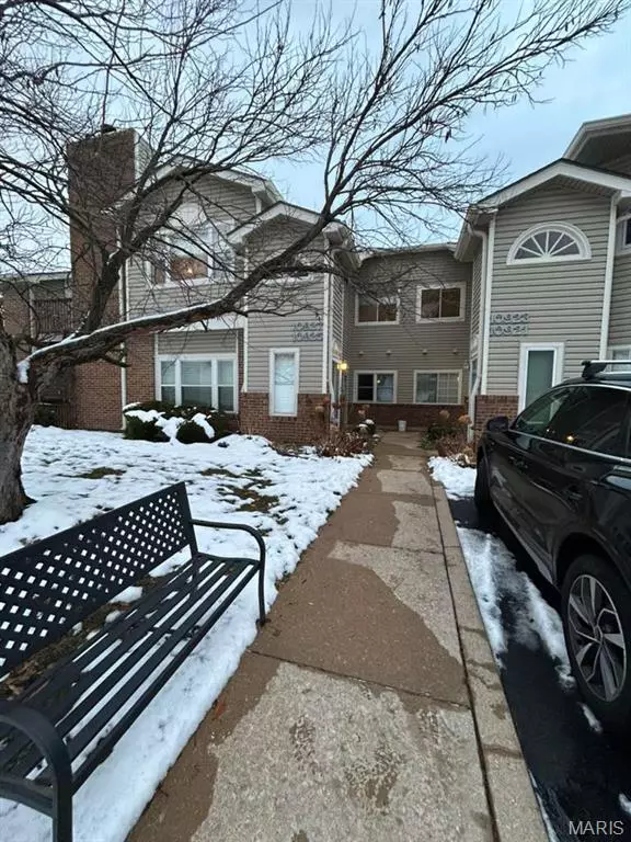 10925 Vauxhall DR, St Louis, MO 63146