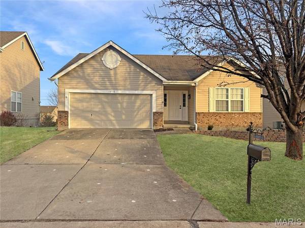 1916 Briarfield DR, Lake St Louis, MO 63367