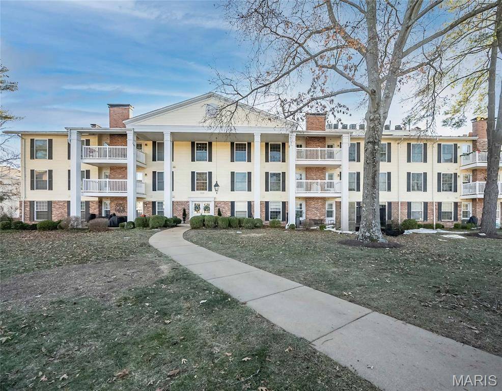 1512 Bedford Forge CT #19, Chesterfield, MO 63017