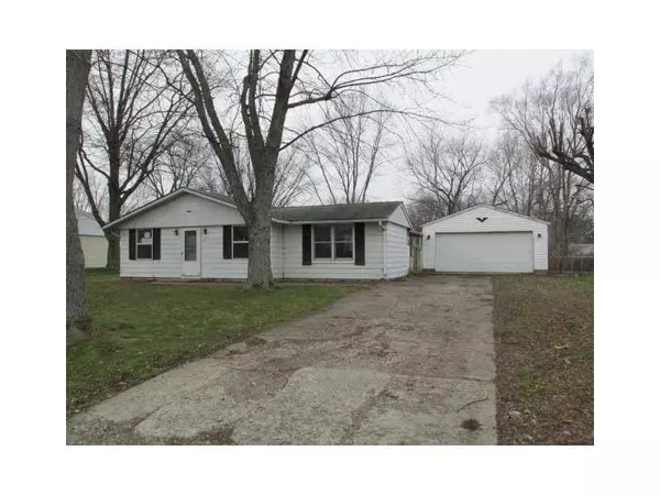 1140 Tree Top LN, Greenwood, IN 46142