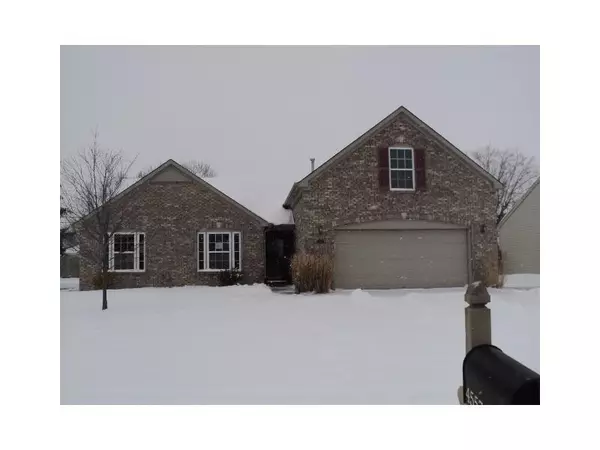 4557 W Woodtrail CT, New Palestine, IN 46163