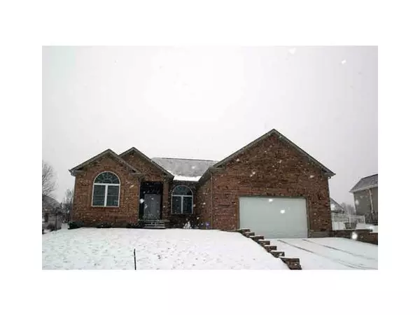 3235 SUNRISE DR, Columbus, IN 47201