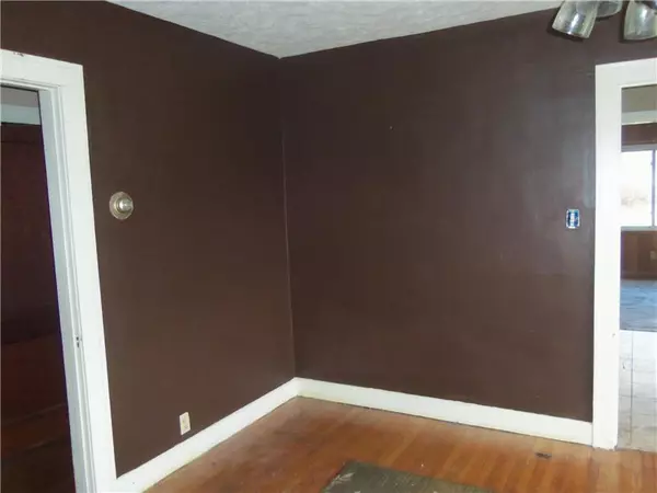 Alexandria, IN 46001,806 W Washington ST