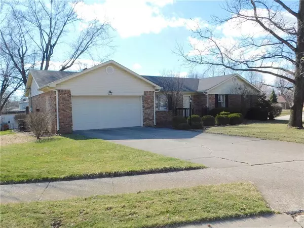 220 Creek View DR, Greenfield, IN 46140