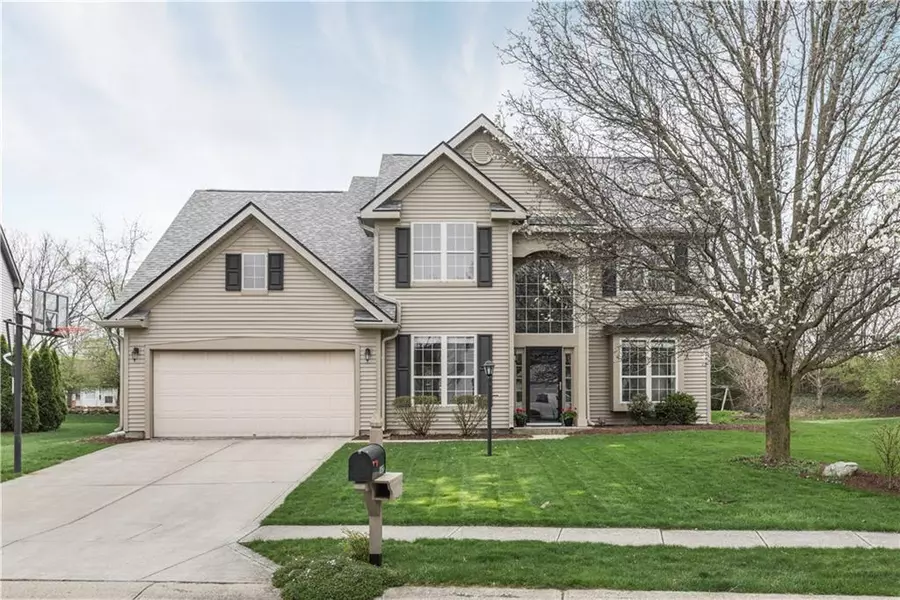 10156 HAWKS LAKE DR, Fishers, IN 46038