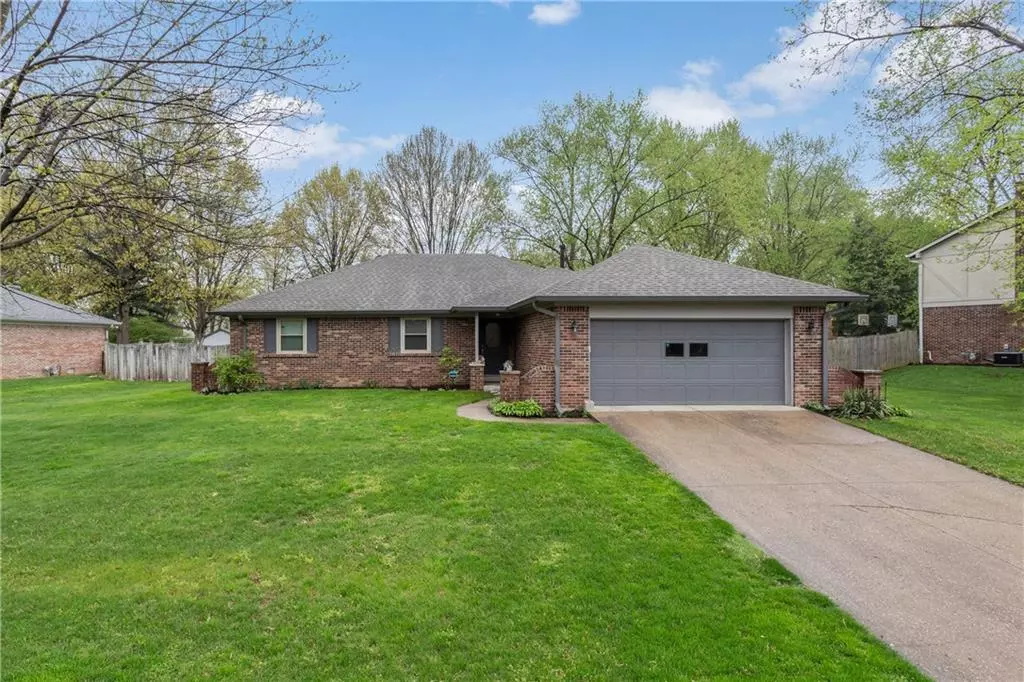 Indianapolis, IN 46217,8725 Maple View DR