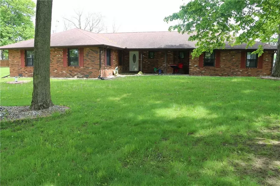 9554 N County Road 800, Daleville, IN 47334