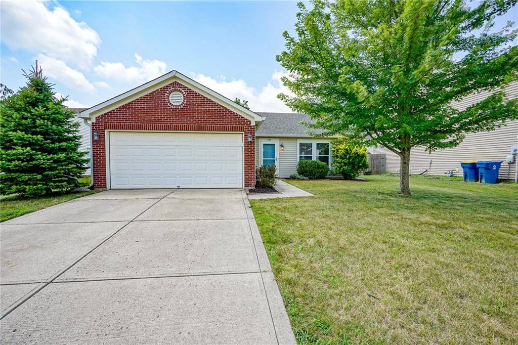 747 Hickory Pine DR, New Whiteland, IN 46184