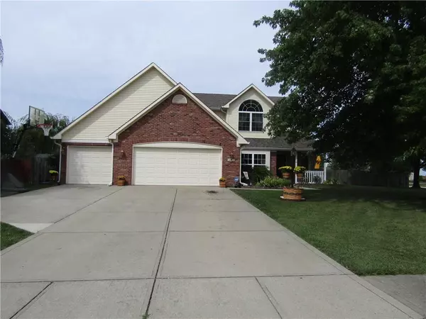 14 Cedarwood CT, Whiteland, IN 46184