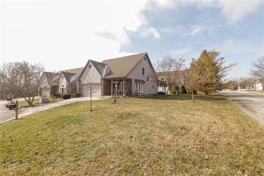 10 Calumet CT, Zionsville, IN 46077