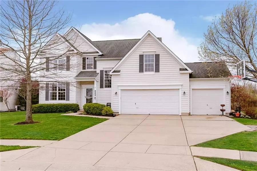 6559 Yorkshire CIR, Zionsville, IN 46077