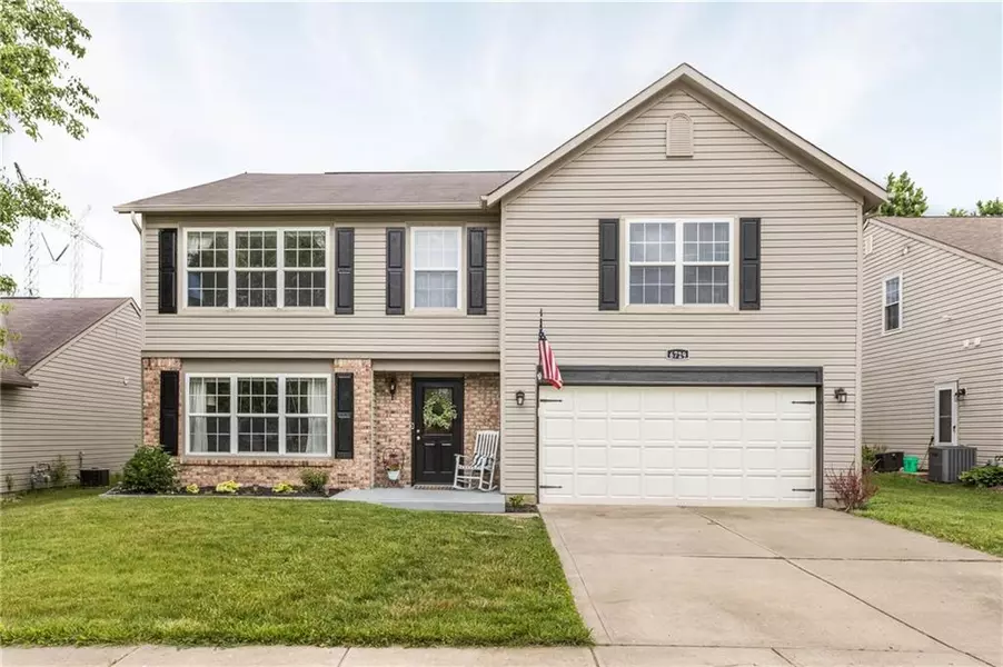 6729 Lexington CIR, Zionsville, IN 46077