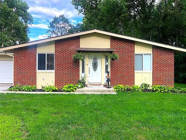 4389 S Brooklawn DR, New Palestine, IN 46163