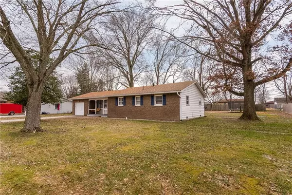 1221 Lakeview DR, Scottsburg, IN 47170