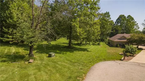 1862 Golf Course LN, Martinsville, IN 46151