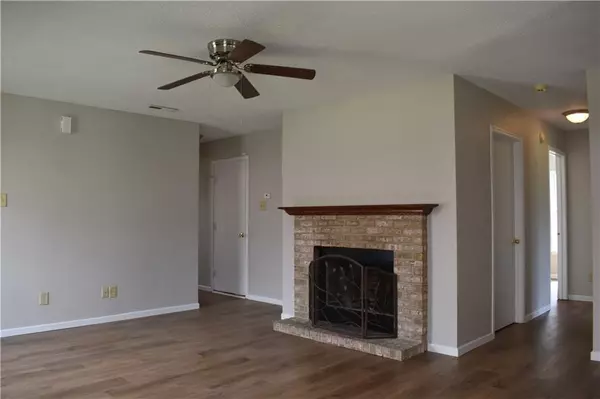 Greenfield, IN 46140,464 Bridgewater DR