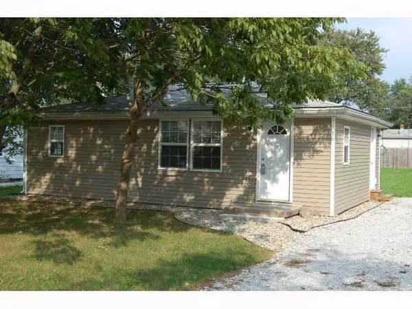 5620 N Clover West DR, Fairland, IN 46126