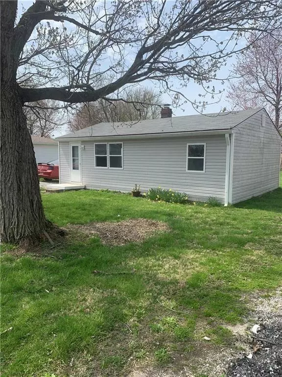 5711 N Clover Maple DR, Fairland, IN 46126