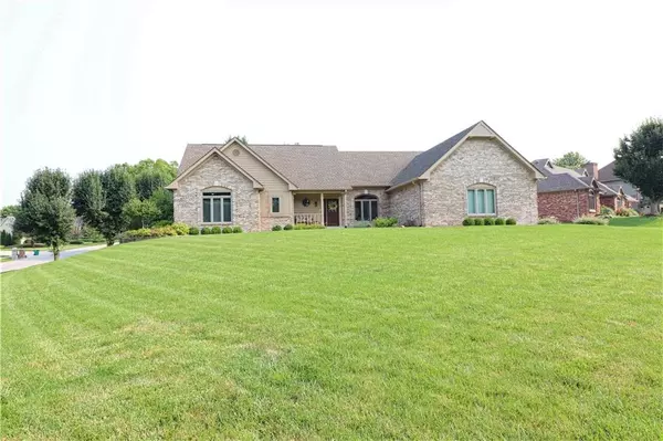 4684 Ridgemere CIR, Greenwood, IN 46143