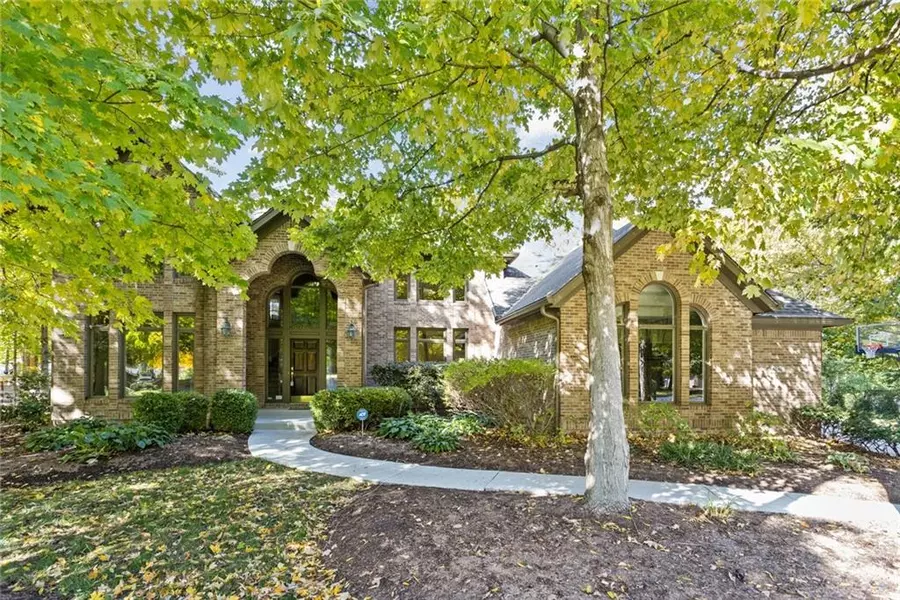 4646 Hickory CT, Zionsville, IN 46077