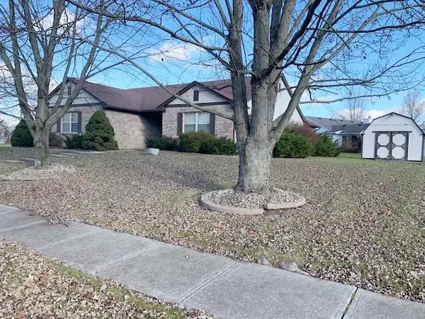 Greenfield, IN 46140,913 Center ST