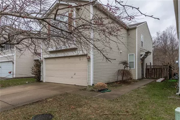 2349 Collins WAY, Greenfield, IN 46140