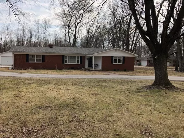 5988 Planett RD, Terre Haute, IN 47805