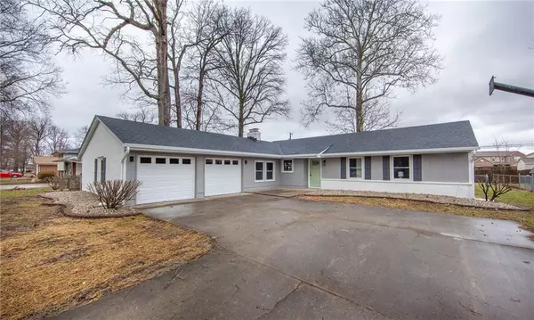 6520 Robinhood DR,  Anderson,  IN 46013