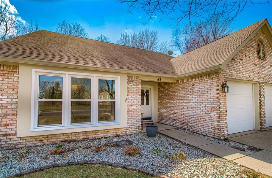 85 Village PL, Zionsville, IN 46077