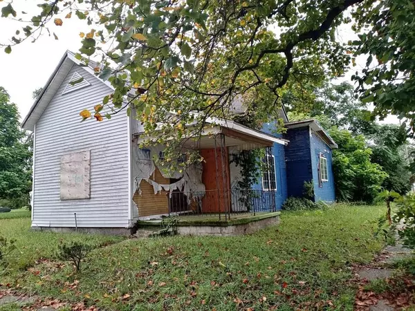 901 E 1st ST, Muncie, IN 47302