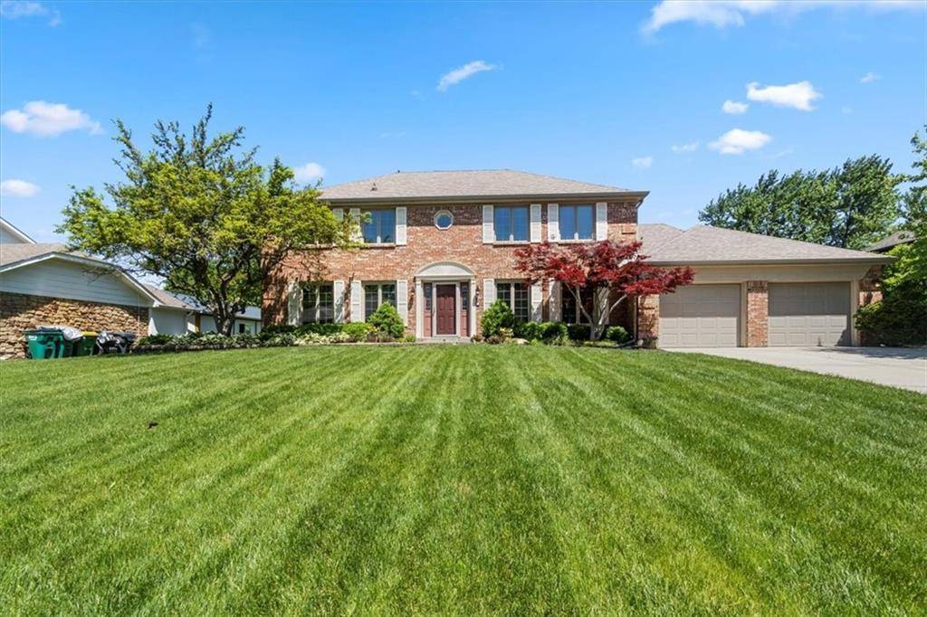 3250 Greensview DR, Greenwood, IN 46143