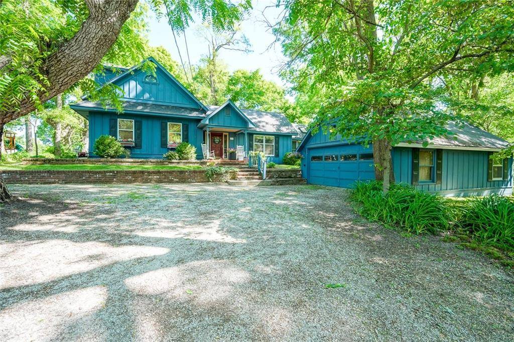 112 E 10th ST, Burlington, IN 46915
