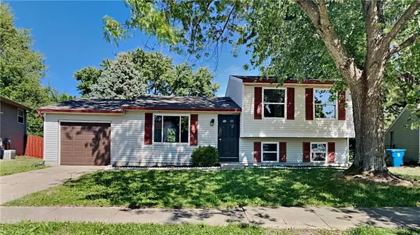 909 Waring DR E, Indianapolis, IN 46229