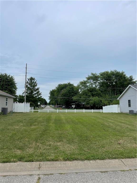 1642 N Oakmont AVE,  Greensburg,  IN 47240