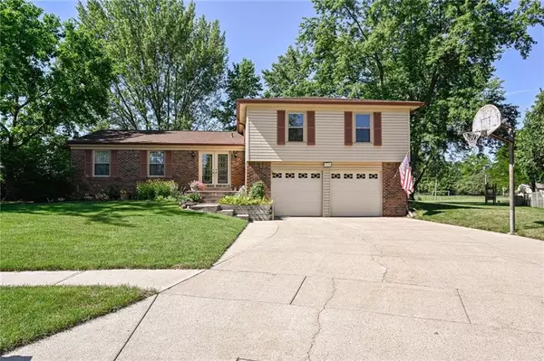 8438 Ainsley CIR, Indianapolis, IN 46256