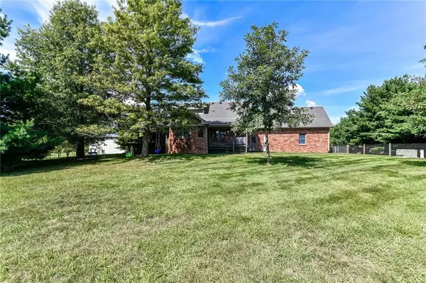 Lizton, IN 46149,321 W County Road 900n
