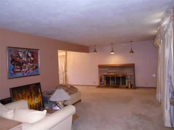 Indianapolis, IN 46226,5611 Laurel Hall DR