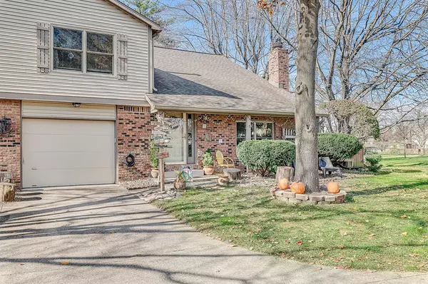 7408 Prairie Lake DR, Indianapolis, IN 46256