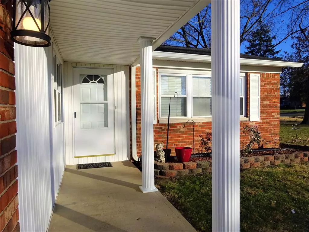 Indianapolis, IN 46227,924 Clossey DR