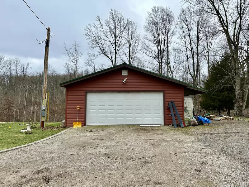 3210 Chestnut LN, Freedom, IN 47431