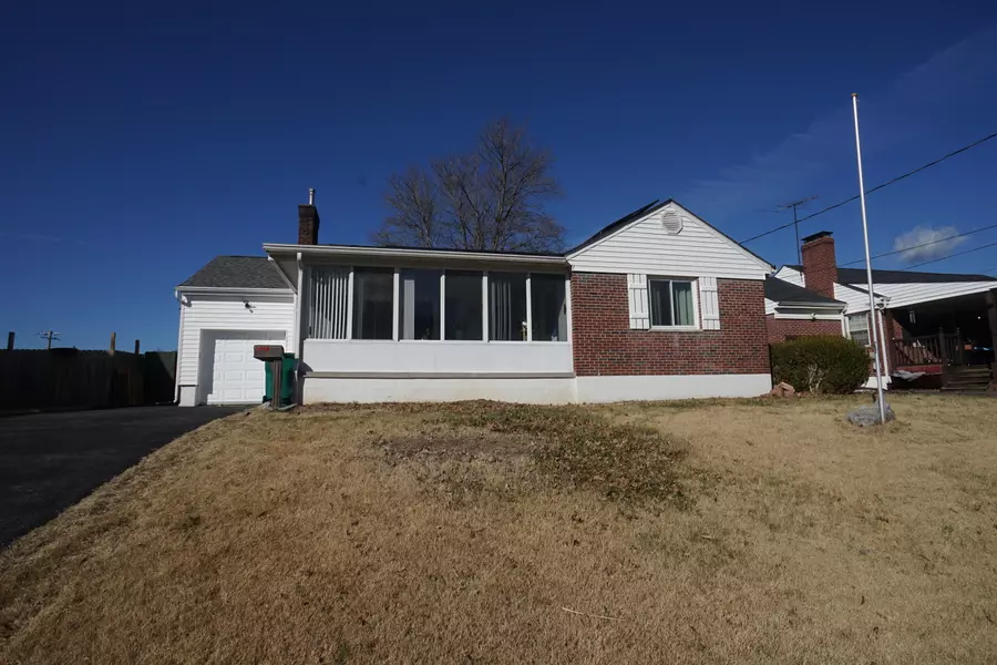 933 Nowlin AVE, Greendale, IN 47025