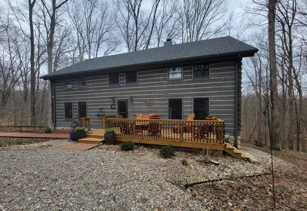 2127 Fair Oaks TRL,  Nashville,  IN 47448