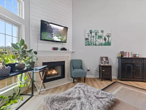 Indianapolis, IN 46240,7464 Harbour Isle #153