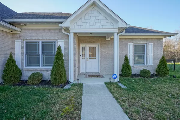 Indianapolis, IN 46229,9835 Warren PL