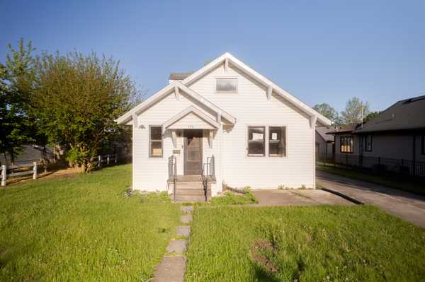 124 N 11th ST,  Elwood,  IN 46036