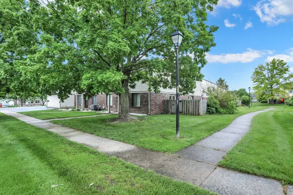 Indianapolis, IN 46254,6074 Oakbrook LN