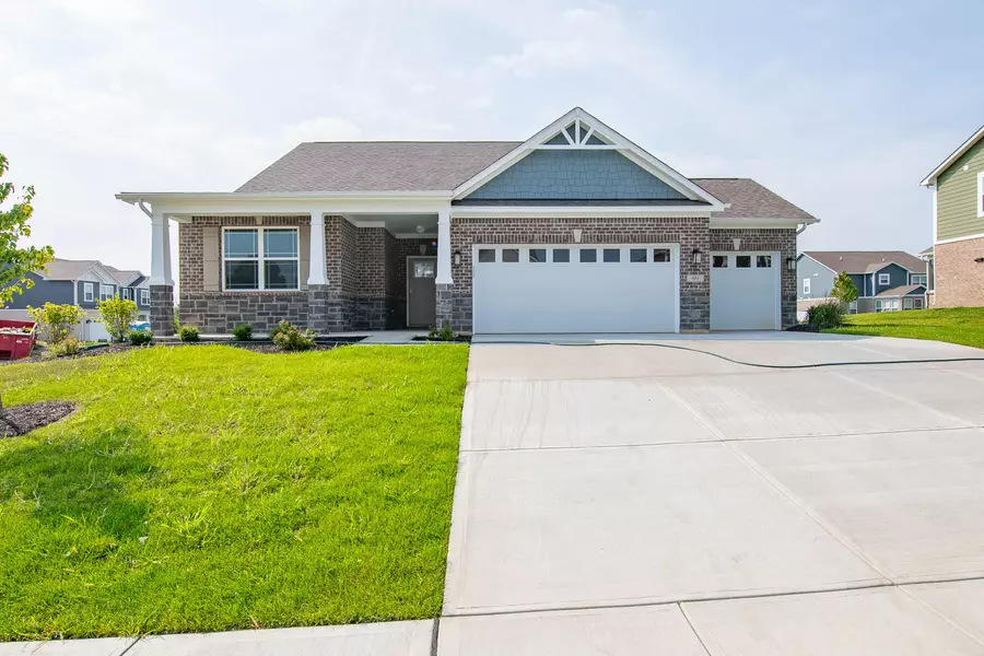 881 Ridge Rock LN, Bargersville, IN 46106
